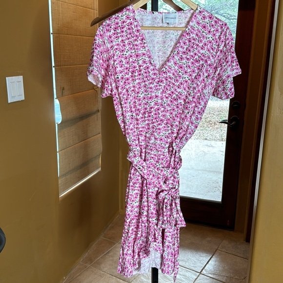 AMERICAN DREAMS Milly Wrap Dress Short Lilac/white Flower Size Large - Picture 2 of 10